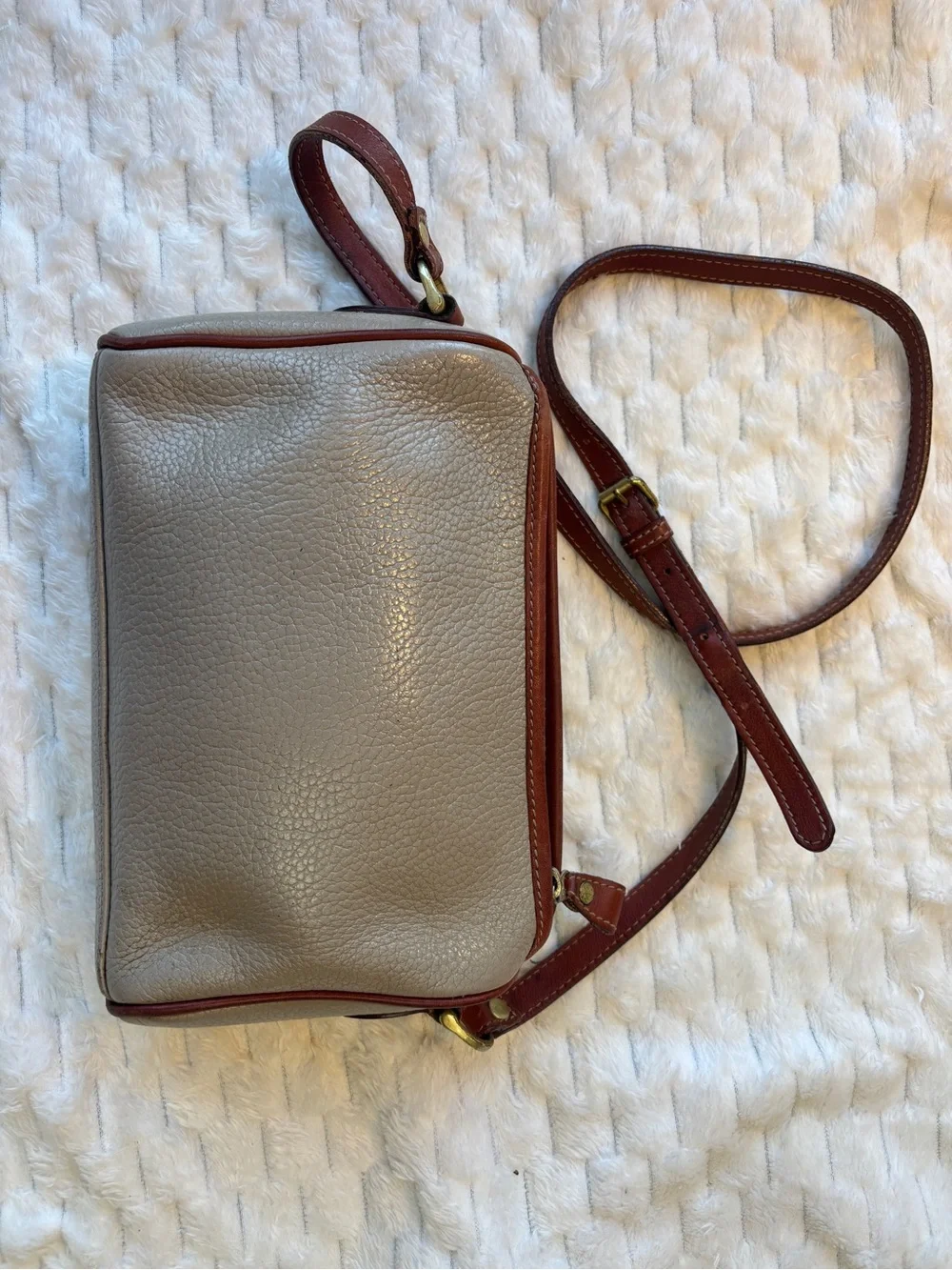 Liz Claiborne Cream Pebbled Leather Crossbody Shoulder Bag Brown Trim